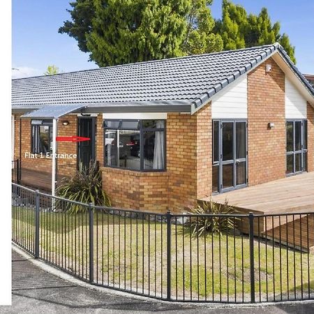 Red Brick House Villa Auckland Exterior photo